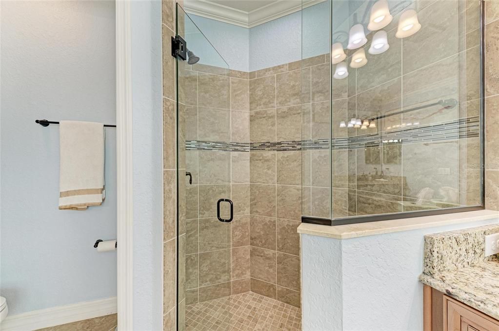 Под контрактом: $924,900 (4 спален, 2 ванн, 2248 Квадратных фут)