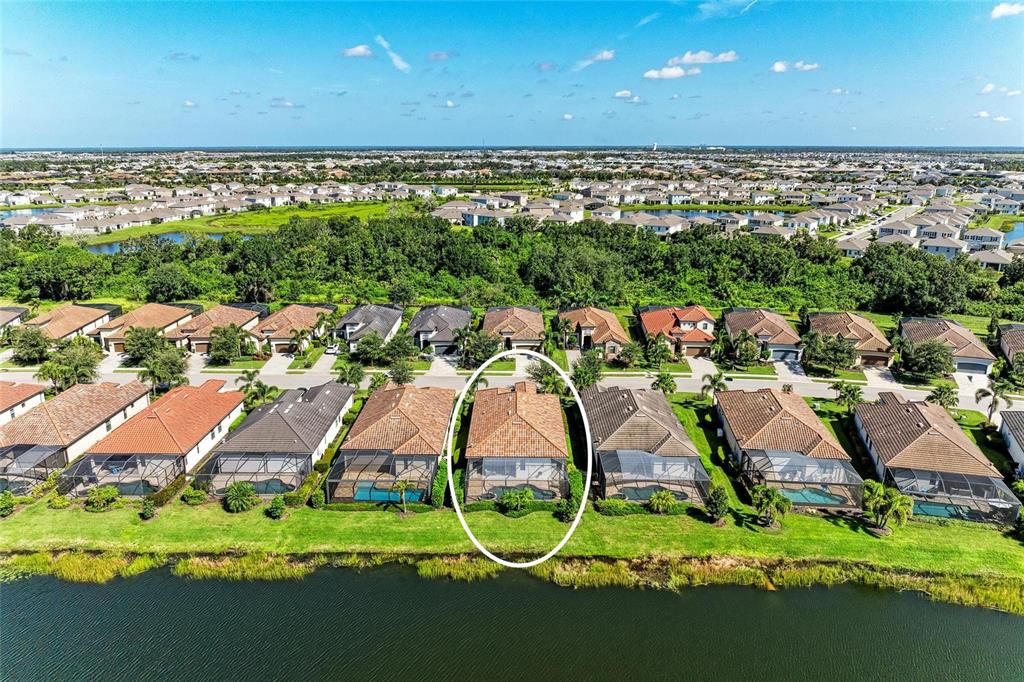 Под контрактом: $924,900 (4 спален, 2 ванн, 2248 Квадратных фут)