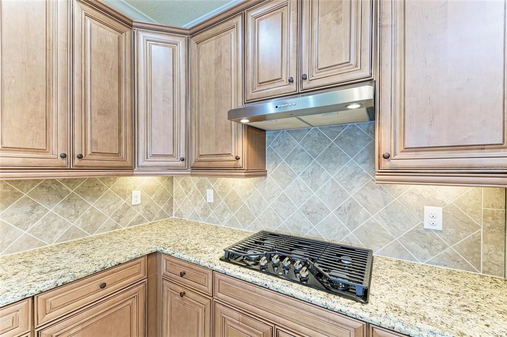 Под контрактом: $924,900 (4 спален, 2 ванн, 2248 Квадратных фут)