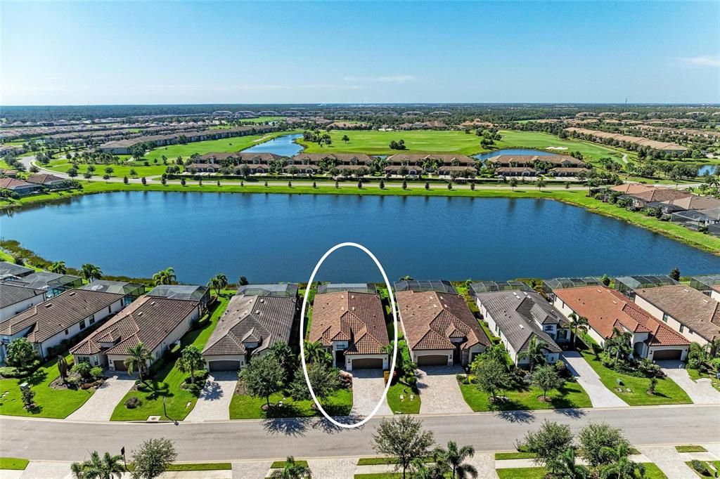 Под контрактом: $924,900 (4 спален, 2 ванн, 2248 Квадратных фут)