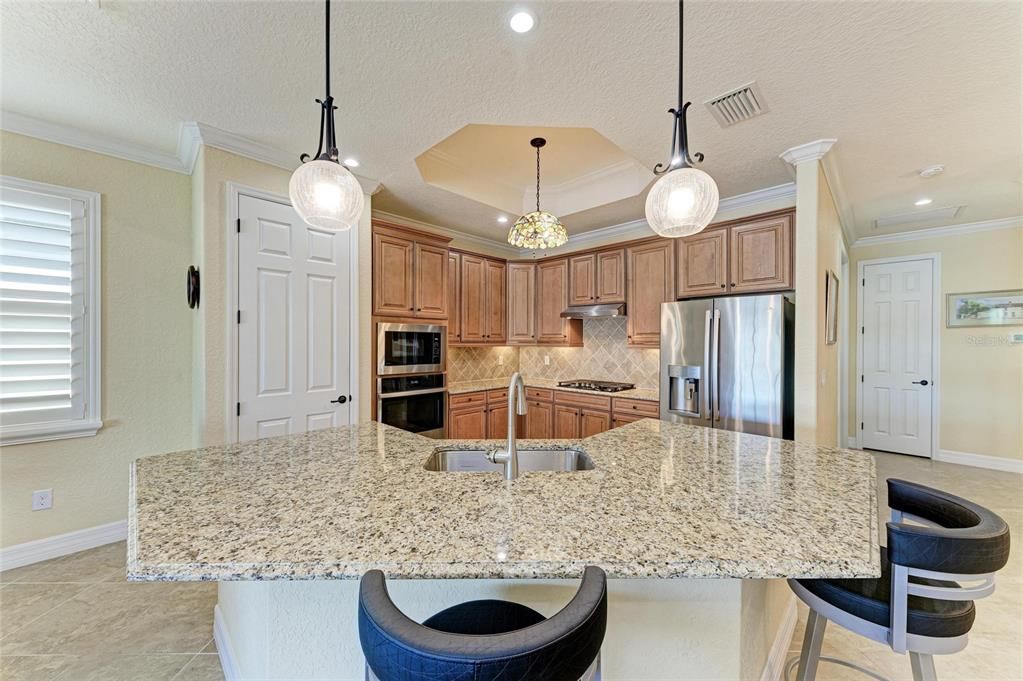 Под контрактом: $924,900 (4 спален, 2 ванн, 2248 Квадратных фут)