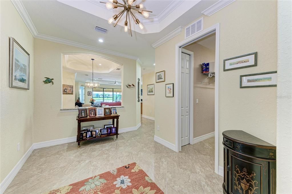 Под контрактом: $924,900 (4 спален, 2 ванн, 2248 Квадратных фут)