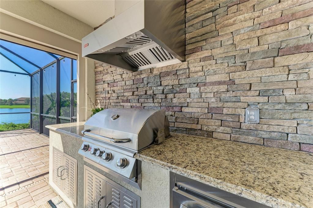 Под контрактом: $924,900 (4 спален, 2 ванн, 2248 Квадратных фут)