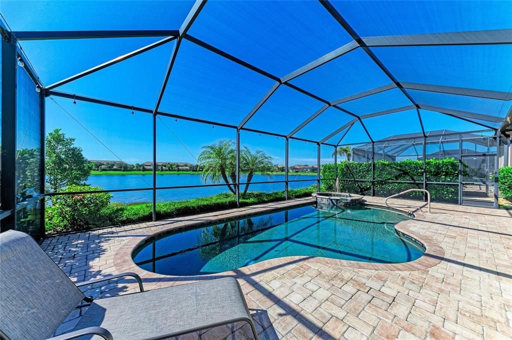 Под контрактом: $924,900 (4 спален, 2 ванн, 2248 Квадратных фут)