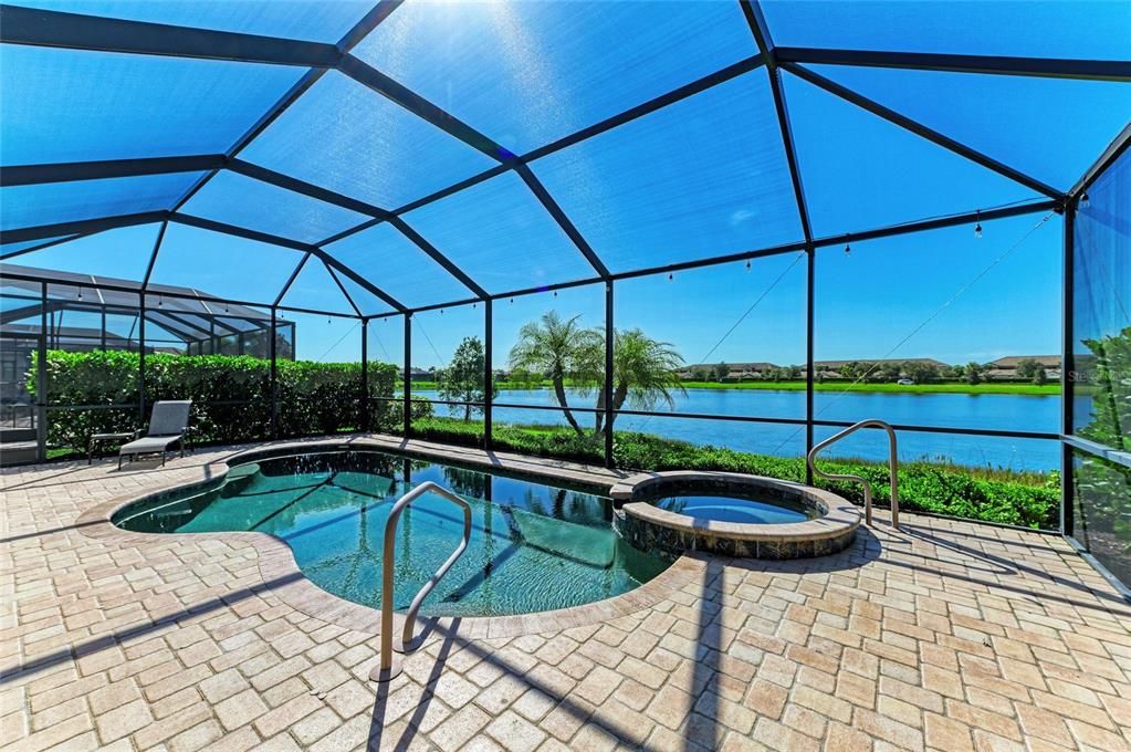 Под контрактом: $924,900 (4 спален, 2 ванн, 2248 Квадратных фут)