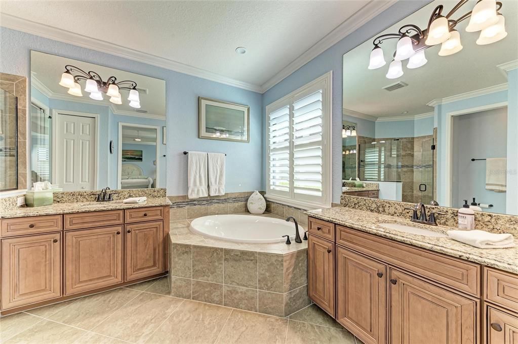 Под контрактом: $924,900 (4 спален, 2 ванн, 2248 Квадратных фут)