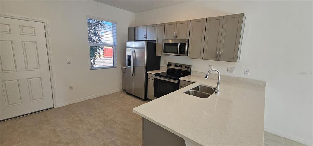 For Rent: $1,995 (2 beds, 2 baths, 1122 Square Feet)