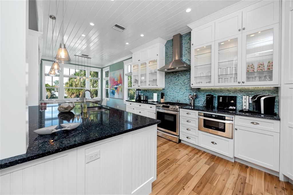 For Sale: $3,499,000 (3 beds, 2 baths, 2286 Square Feet)