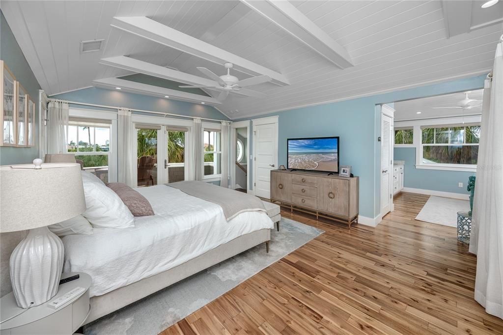 For Sale: $3,499,000 (3 beds, 2 baths, 2286 Square Feet)