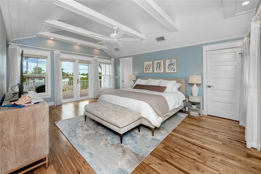 For Sale: $3,499,000 (3 beds, 2 baths, 2286 Square Feet)