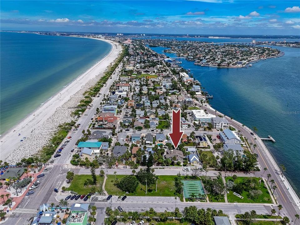 For Sale: $3,499,000 (3 beds, 2 baths, 2286 Square Feet)