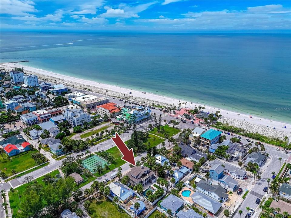 For Sale: $3,499,000 (3 beds, 2 baths, 2286 Square Feet)