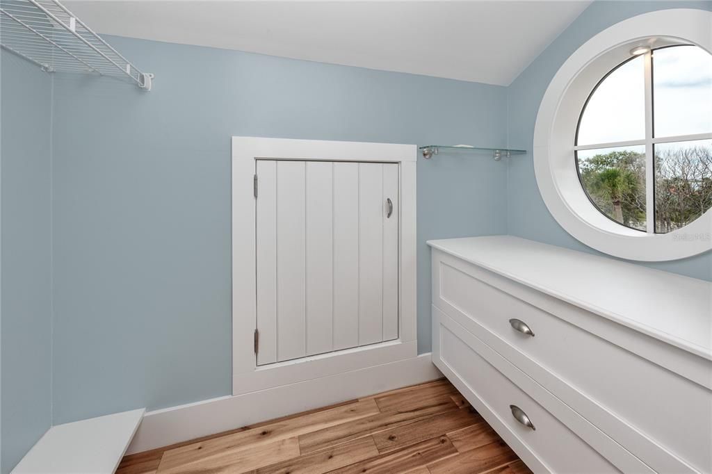 For Sale: $3,499,000 (3 beds, 2 baths, 2286 Square Feet)