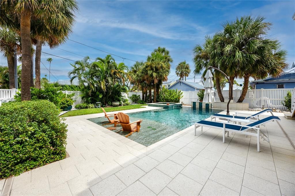 For Sale: $3,499,000 (3 beds, 2 baths, 2286 Square Feet)