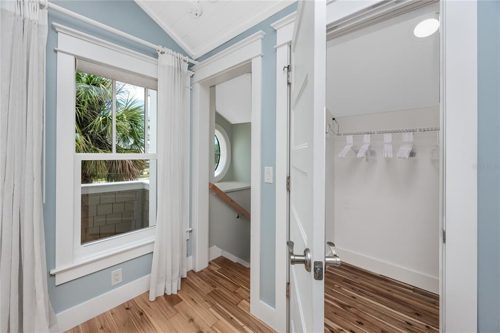 For Sale: $3,499,000 (3 beds, 2 baths, 2286 Square Feet)