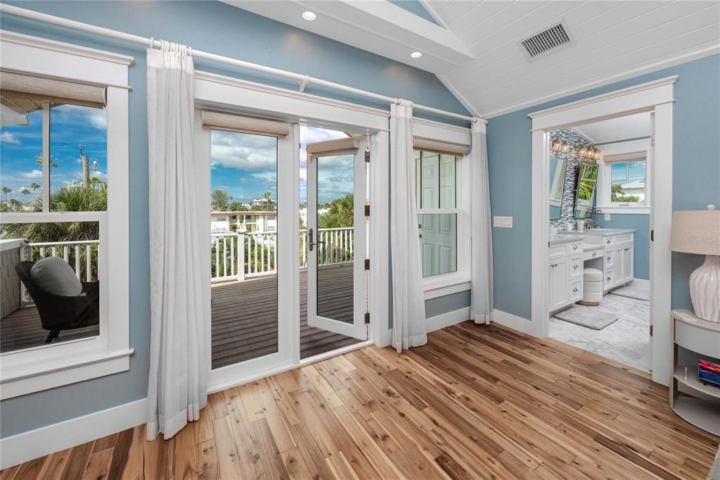 For Sale: $3,499,000 (3 beds, 2 baths, 2286 Square Feet)