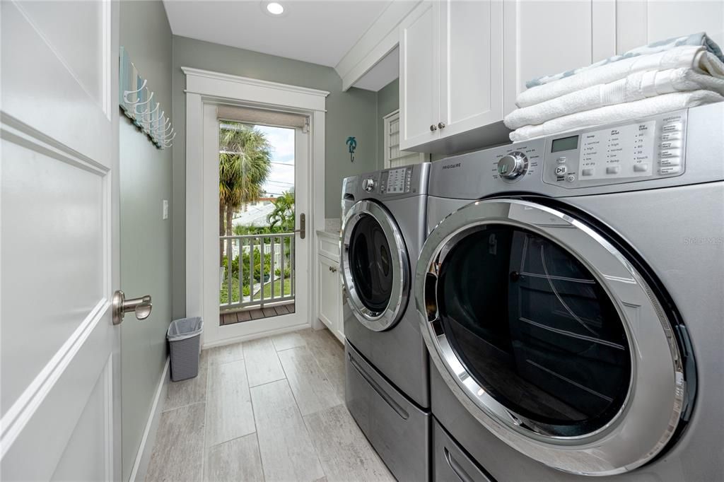 For Sale: $3,499,000 (3 beds, 2 baths, 2286 Square Feet)