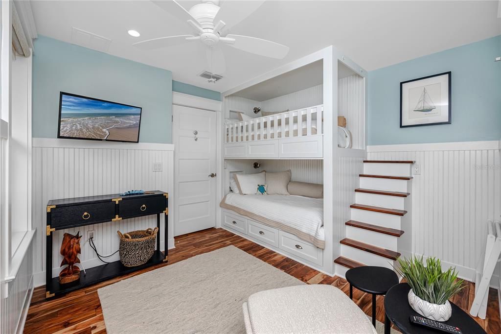 For Sale: $3,499,000 (3 beds, 2 baths, 2286 Square Feet)