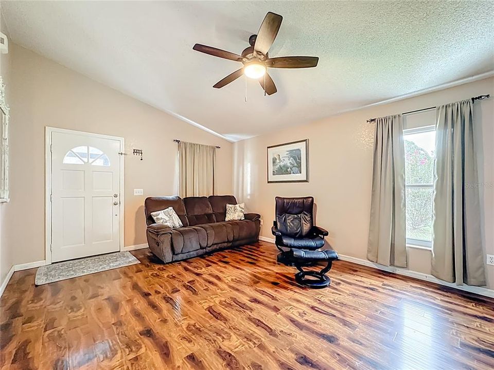 На продажу: $440,000 (3 спален, 2 ванн, 1256 Квадратных фут)