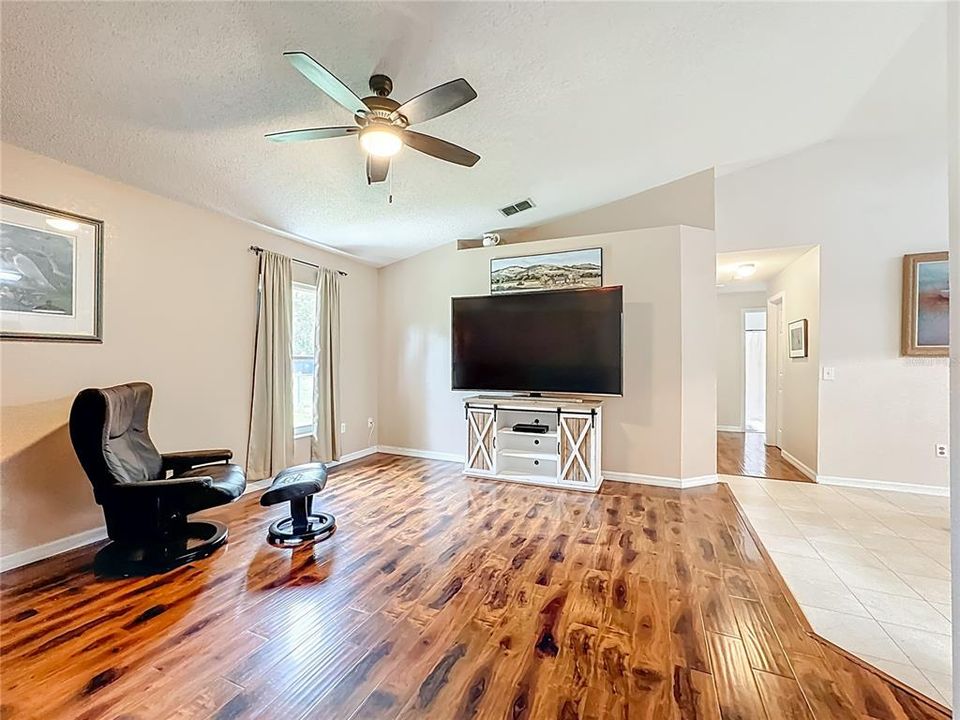 На продажу: $440,000 (3 спален, 2 ванн, 1256 Квадратных фут)