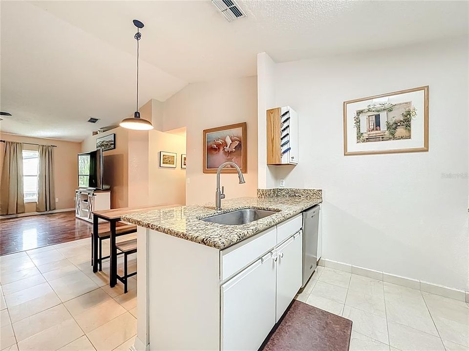 На продажу: $440,000 (3 спален, 2 ванн, 1256 Квадратных фут)