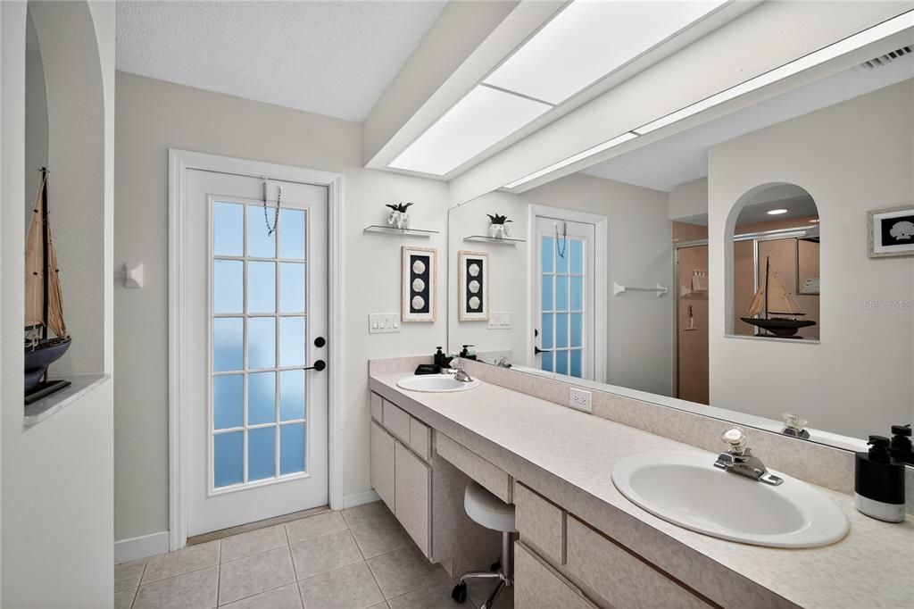 For Sale: $450,000 (3 beds, 2 baths, 1628 Square Feet)