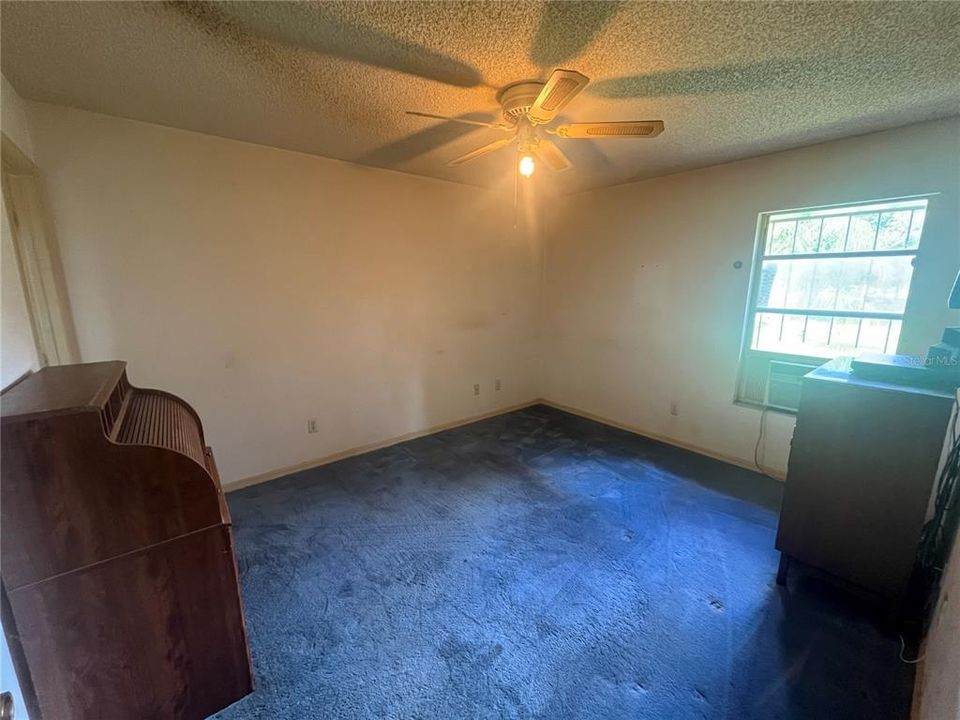 Activo con contrato: $271,000 (3 camas, 2 baños, 1032 Pies cuadrados)