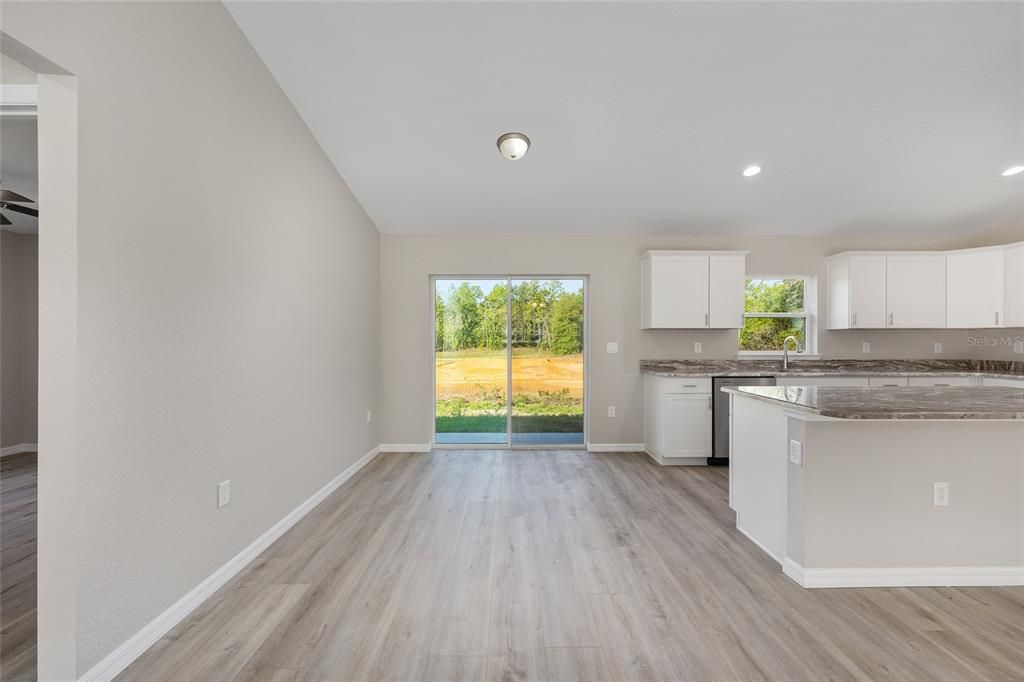 待售: $252,000 (3 贝兹, 2 浴室, 1400 平方英尺)