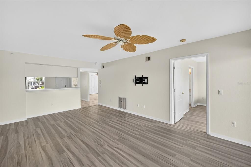 待售: $199,900 (3 贝兹, 2 浴室, 1348 平方英尺)