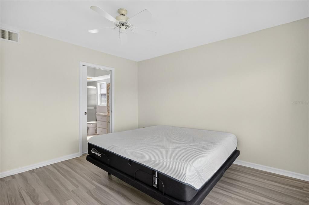 待售: $199,900 (3 贝兹, 2 浴室, 1348 平方英尺)