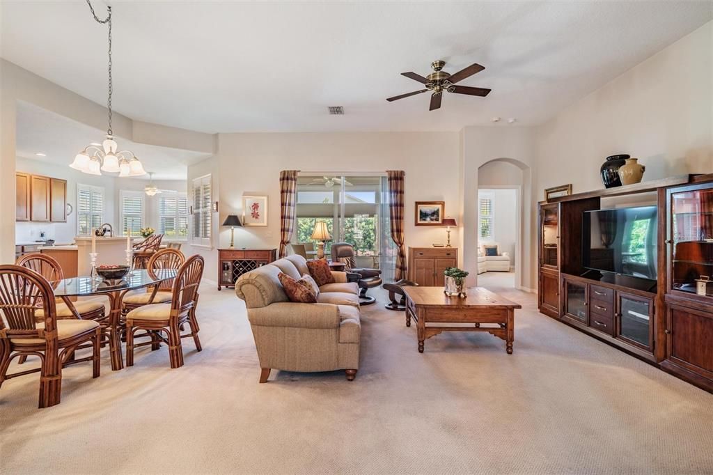 На продажу: $397,000 (3 спален, 2 ванн, 1956 Квадратных фут)