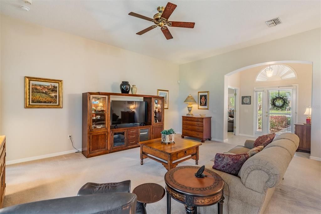 На продажу: $397,000 (3 спален, 2 ванн, 1956 Квадратных фут)