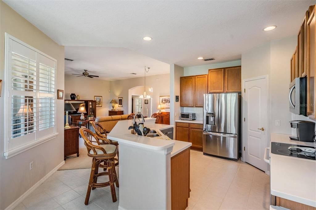 На продажу: $397,000 (3 спален, 2 ванн, 1956 Квадратных фут)