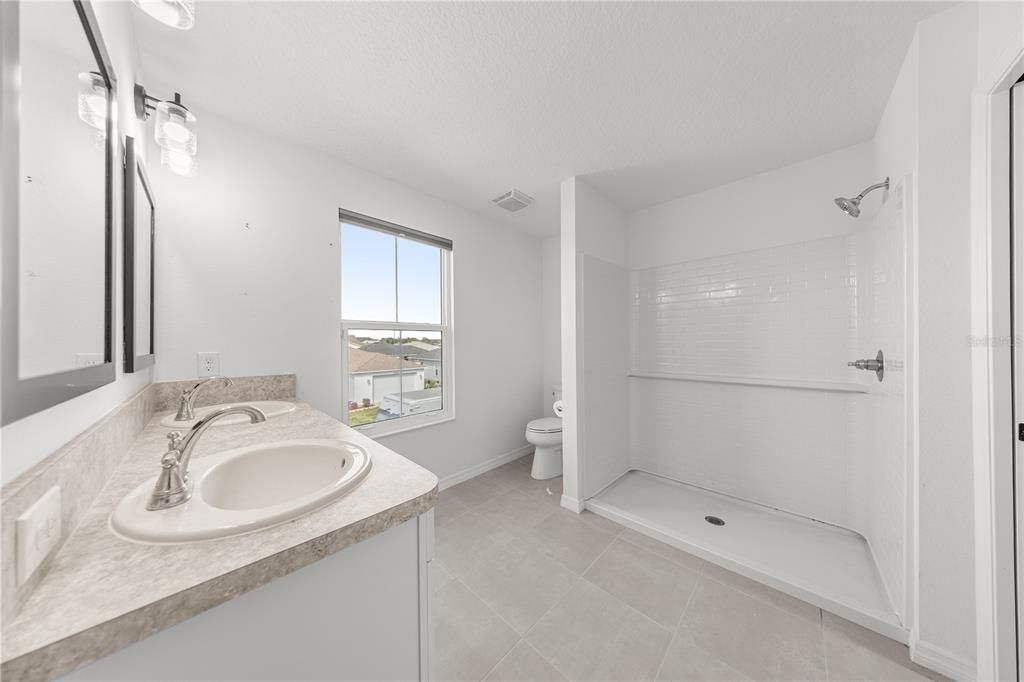 На продажу: $350,000 (3 спален, 2 ванн, 2052 Квадратных фут)