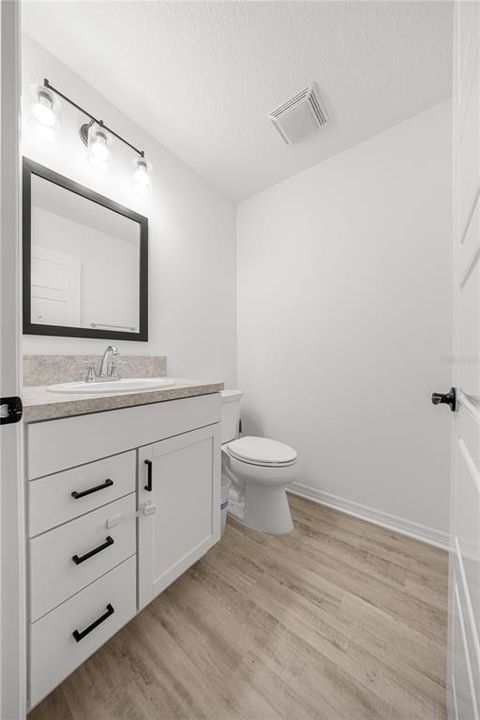 На продажу: $350,000 (3 спален, 2 ванн, 2052 Квадратных фут)