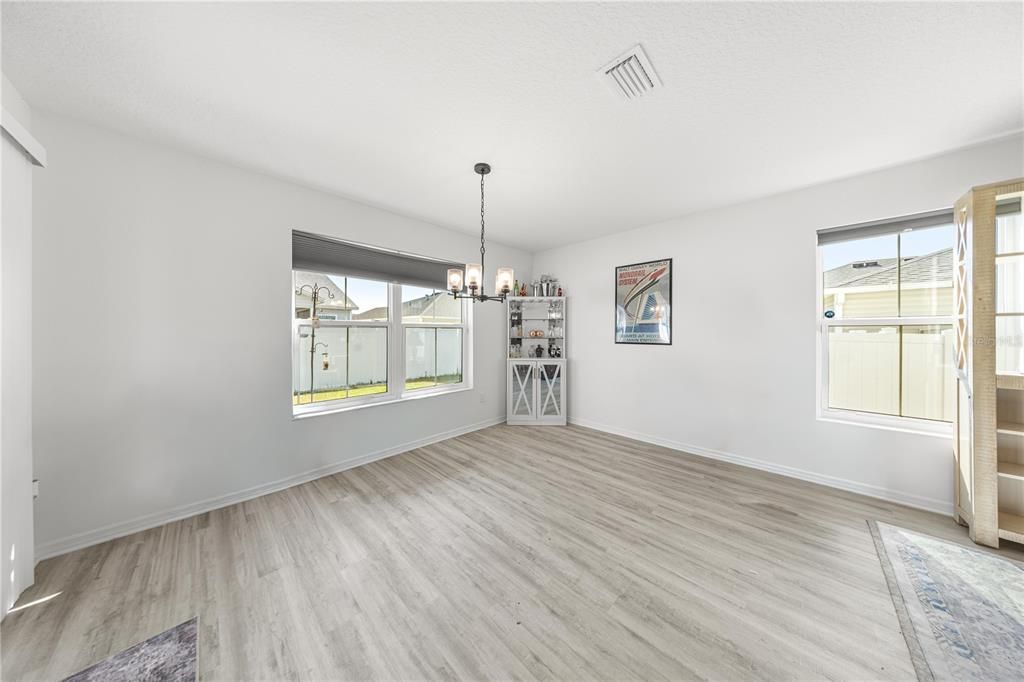 На продажу: $350,000 (3 спален, 2 ванн, 2052 Квадратных фут)