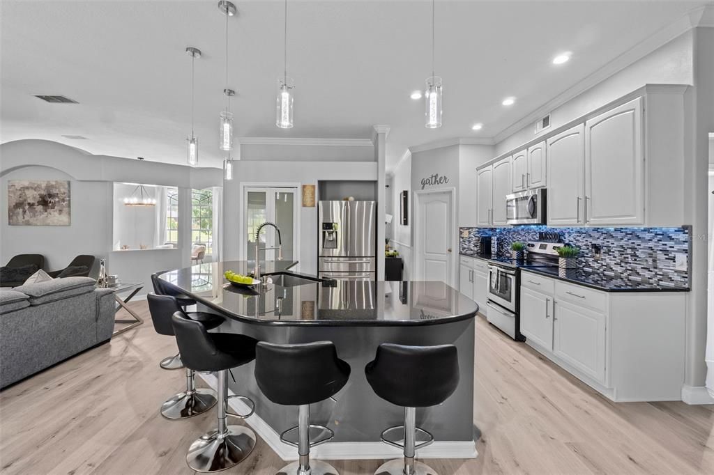 For Sale: $549,900 (5 beds, 2 baths, 2276 Square Feet)