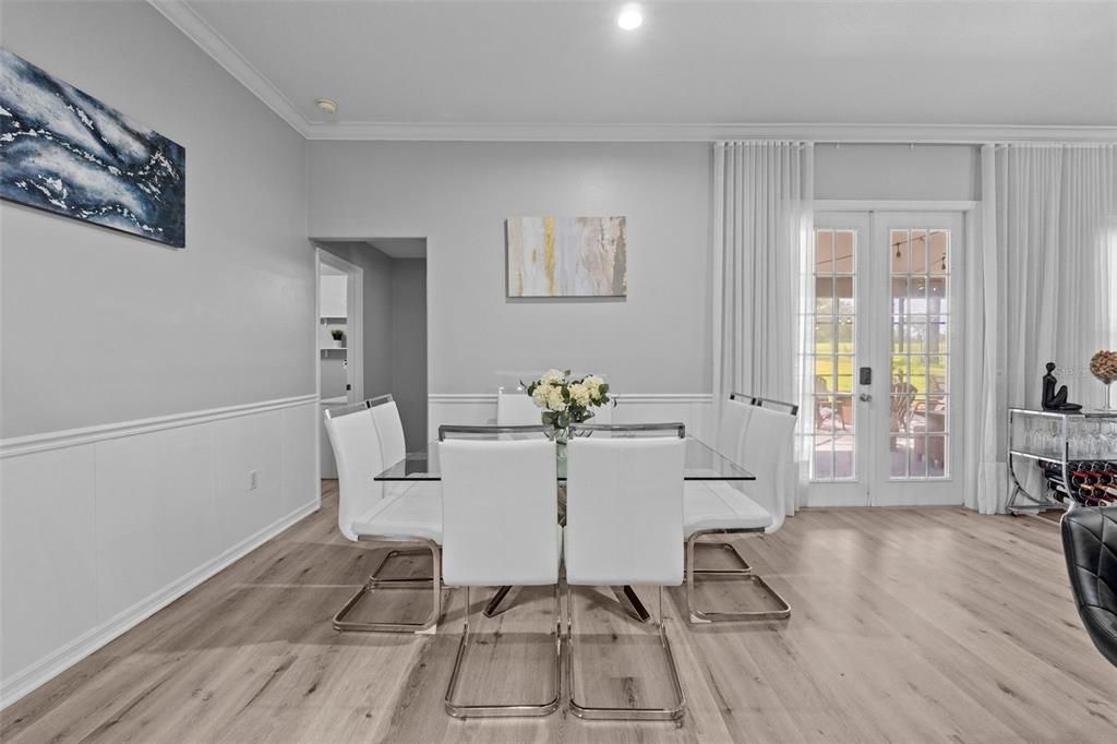 For Sale: $549,900 (5 beds, 2 baths, 2276 Square Feet)