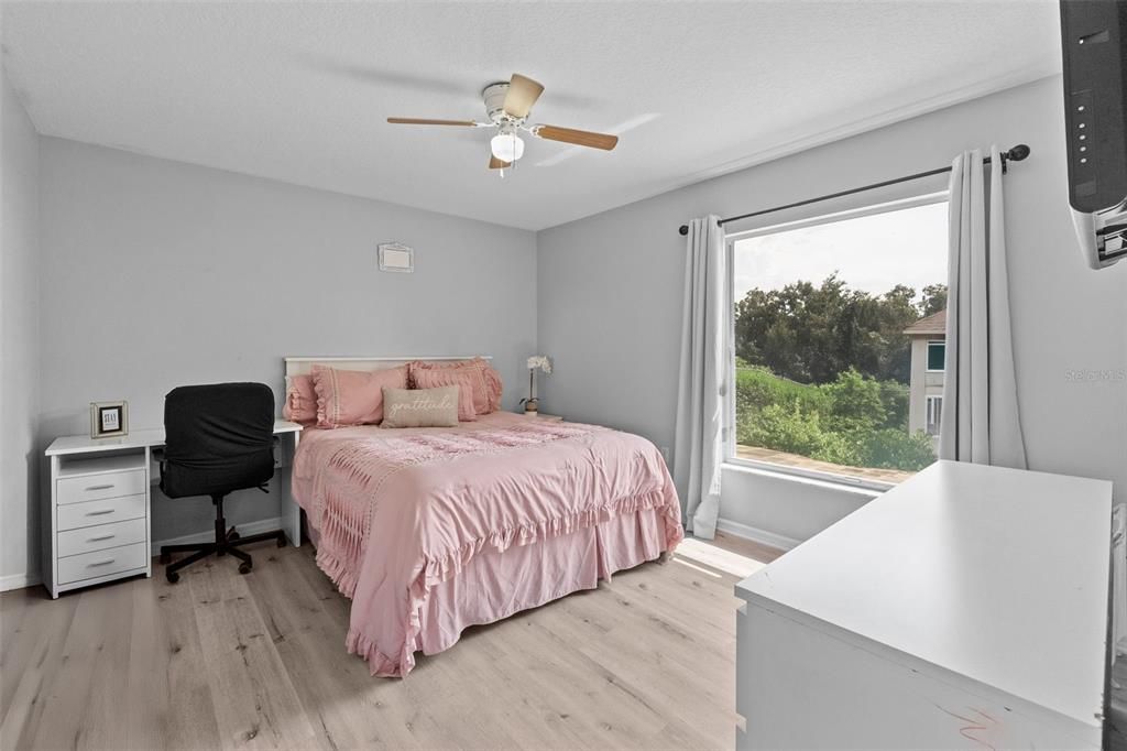 For Sale: $549,900 (5 beds, 2 baths, 2276 Square Feet)