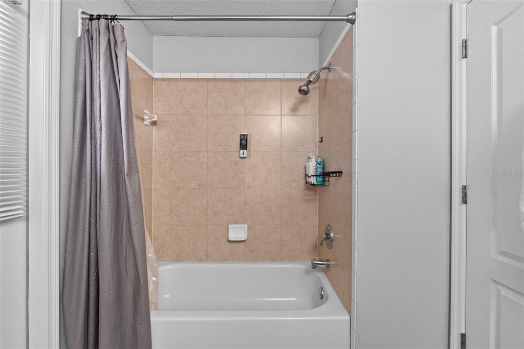 For Sale: $549,900 (5 beds, 2 baths, 2276 Square Feet)