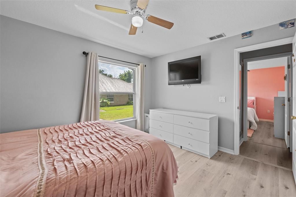 For Sale: $549,900 (5 beds, 2 baths, 2276 Square Feet)