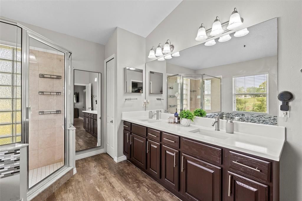 For Sale: $549,900 (5 beds, 2 baths, 2276 Square Feet)