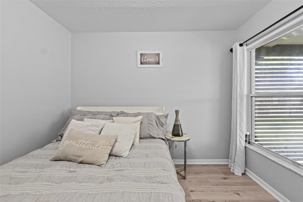 For Sale: $549,900 (5 beds, 2 baths, 2276 Square Feet)