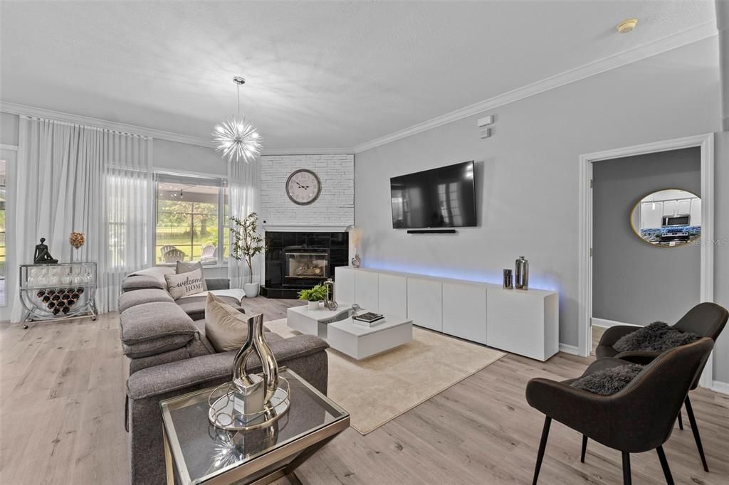 For Sale: $549,900 (5 beds, 2 baths, 2276 Square Feet)