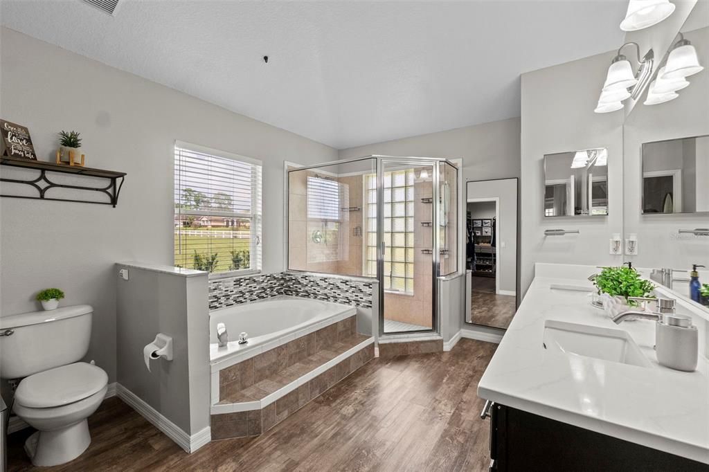 For Sale: $549,900 (5 beds, 2 baths, 2276 Square Feet)