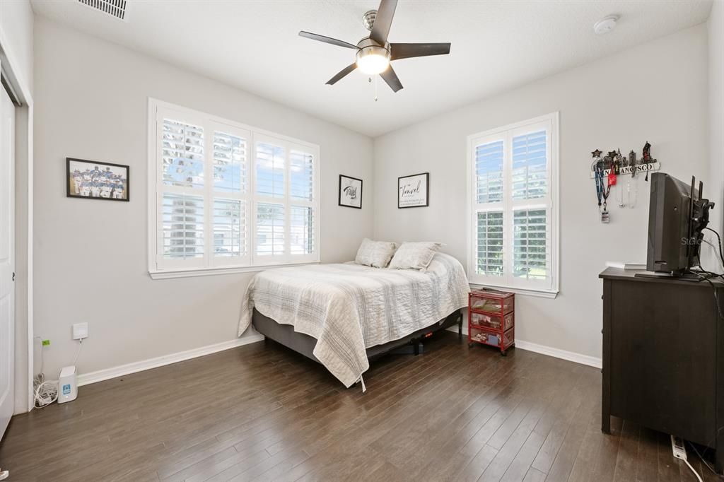 合同活跃: $485,000 (3 贝兹, 3 浴室, 2140 平方英尺)