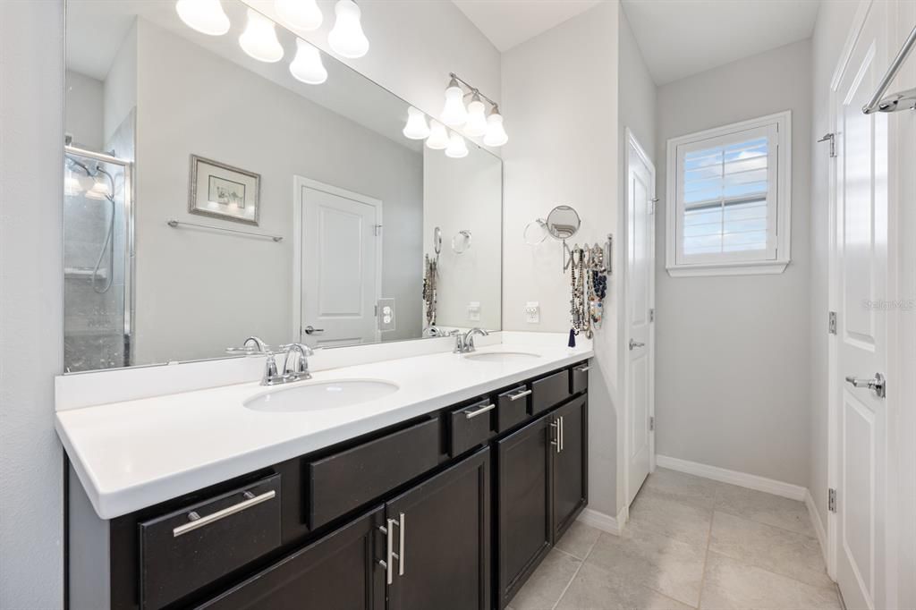 合同活跃: $485,000 (3 贝兹, 3 浴室, 2140 平方英尺)