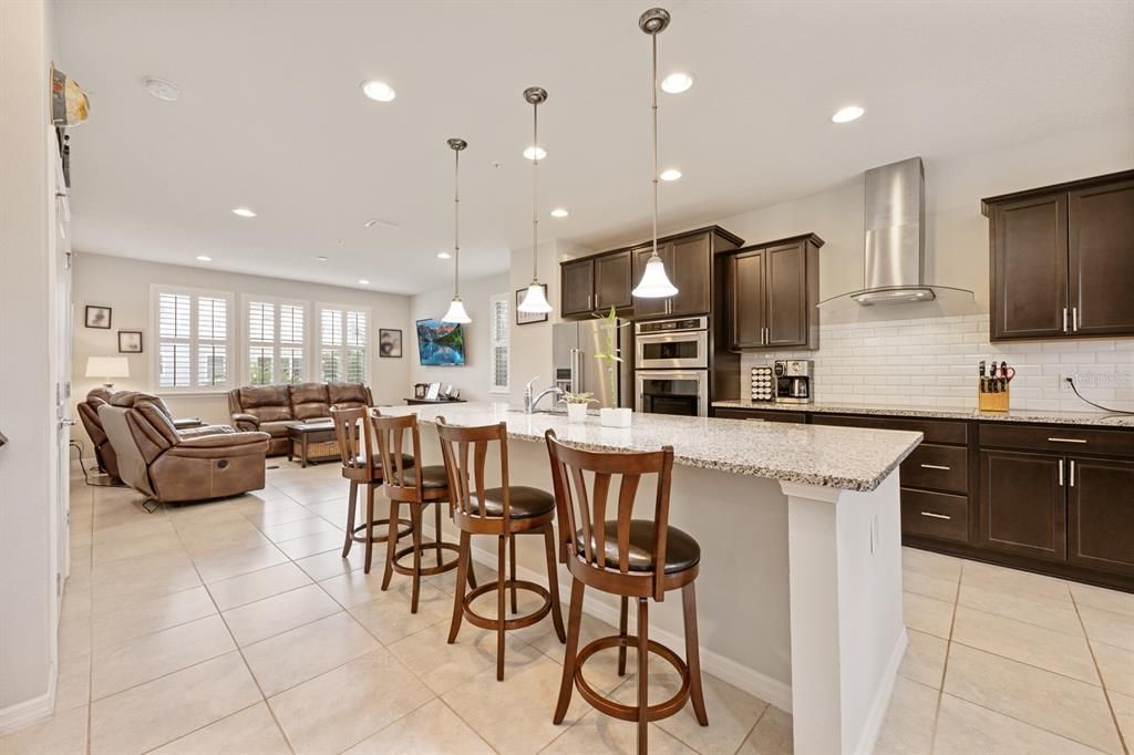 合同活跃: $485,000 (3 贝兹, 3 浴室, 2140 平方英尺)