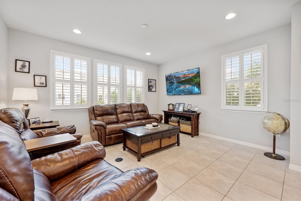 合同活跃: $485,000 (3 贝兹, 3 浴室, 2140 平方英尺)