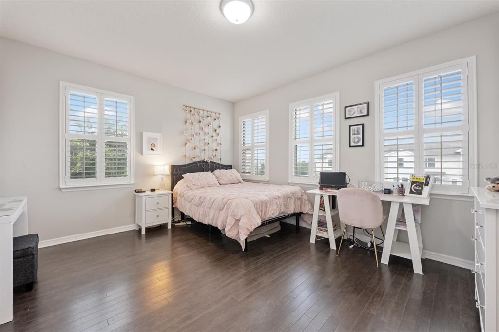 合同活跃: $485,000 (3 贝兹, 3 浴室, 2140 平方英尺)